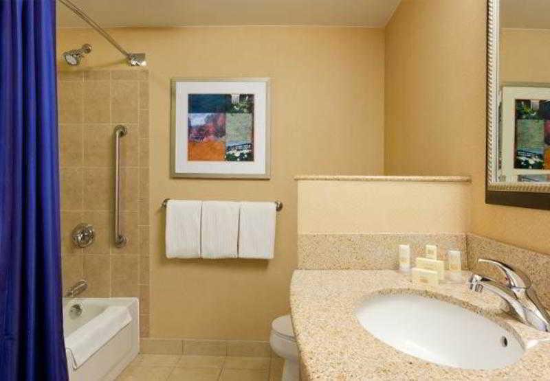 Courtyard Hartford Farmington Hotel Kamer foto